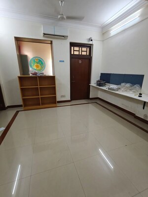 Room in 2 BHK Apartment at Bandra West – for Rent