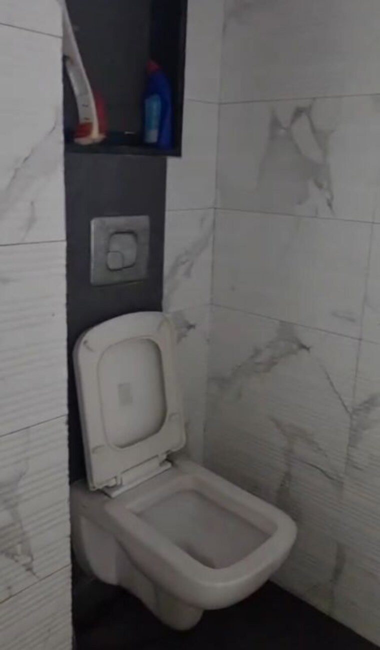 Bathroom, rajnigandha-chs-vasant-vihar 1 Bedroom 550 Sq.Ft. Apartment In Vasant Vihar Thane 10599373