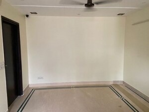 Room in 3 BHK Builder Floor at Kailash Colony – for Rent