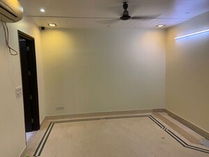 Room in 3 BHK Builder Floor at Kailash Colony – for Rent