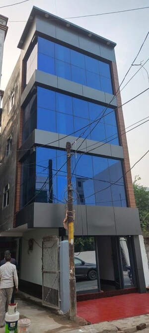 6+ BHK Independent House For Sale in Husainganj