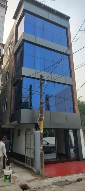 6+ BHK Independent House – Exterior View View at Husainganj - for Sale