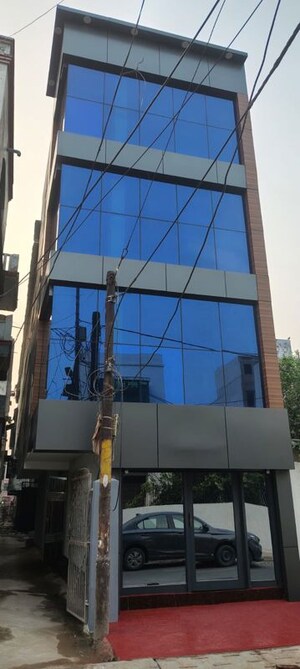 6+ BHK Independent House – Exterior View View at Husainganj - for Sale