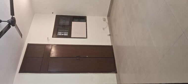 Room, sarita vihar 3 Bedroom 2500 Sq.Ft. Apartment In Sarita Vihar Delhi 10599378