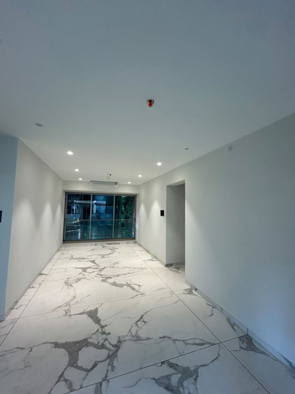 2 BHK 800 Sq.Ft. Apartment in Rustomjee Paramount