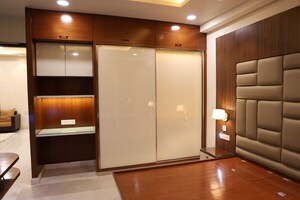 Room in 2 BHK Apartment at Indiabulls Blu, Worli – for Rent