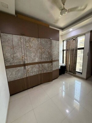 Room in 3.5 BHK Apartment at Indiabulls One Indiabulls, Pokhran Road No Two – for Rent