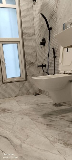 Bathroom in 4 BHK Apartment at Sher E Punjab, Andheri East – for Rent
