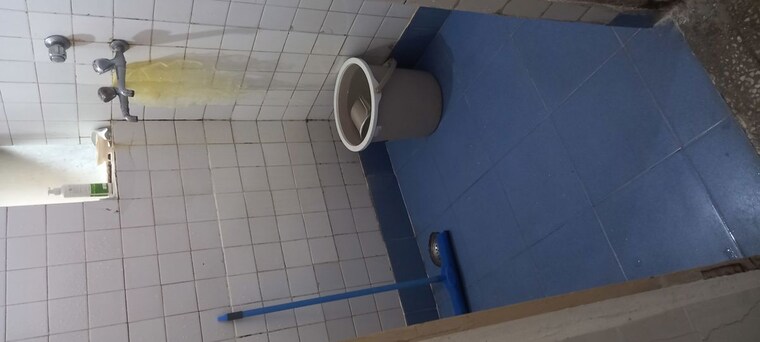 Bathroom, ip extension 1 Bedroom 800 Sq.Ft. Apartment In Ip Extension Delhi 10599433