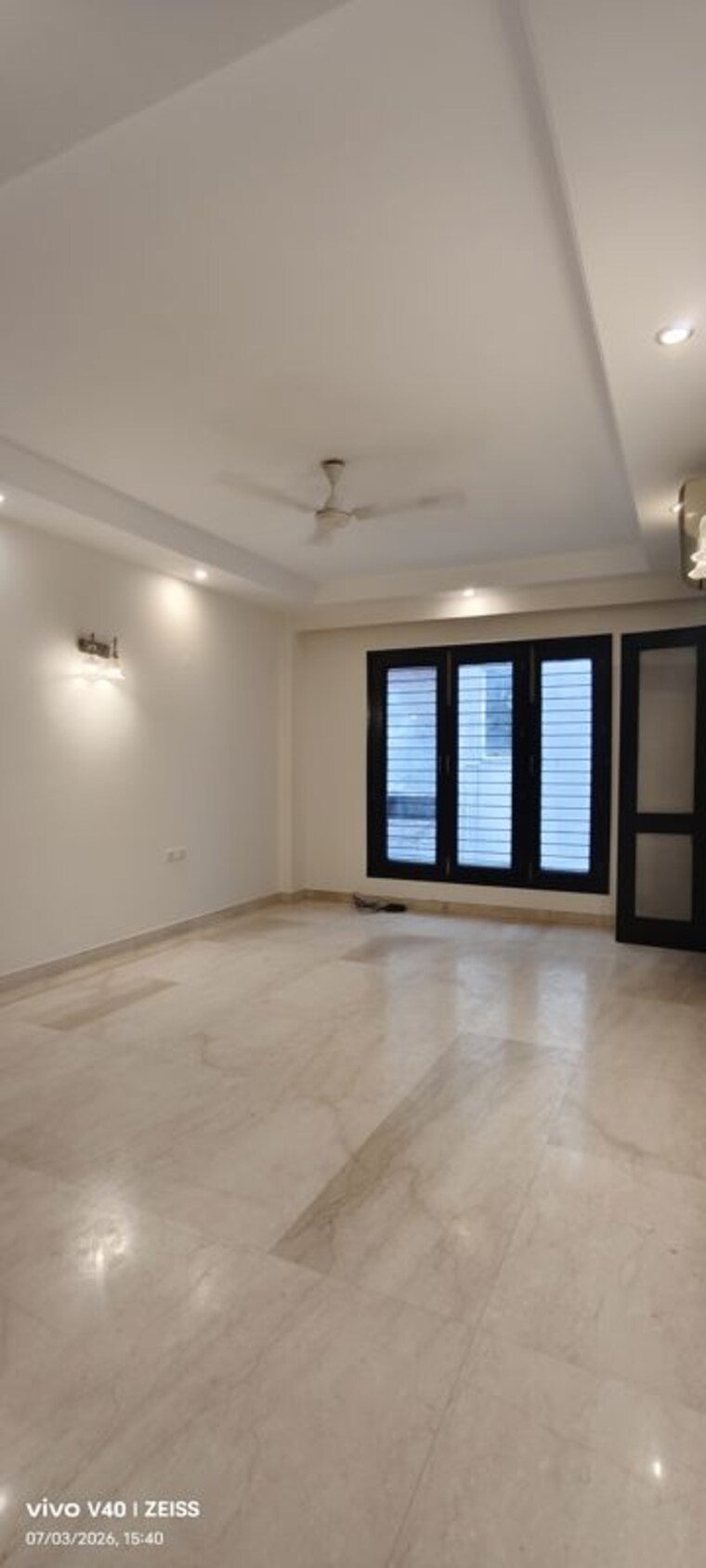 Room, defence colony 3 Bedroom 325 Sq.Yd. Builder Floor In Defence Colony Delhi 10599452