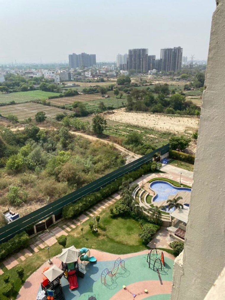 Garden, bptp-discovery-park 3.5 Bedroom 1848 Sq.Ft. Apartment In Sector 80 Faridabad 10599439