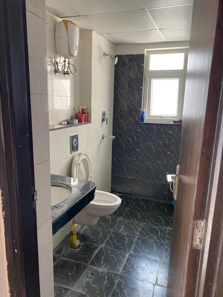 Bathroom, bptp-discovery-park 3.5 Bedroom 1848 Sq.Ft. Apartment In Sector 80 Faridabad 10599439