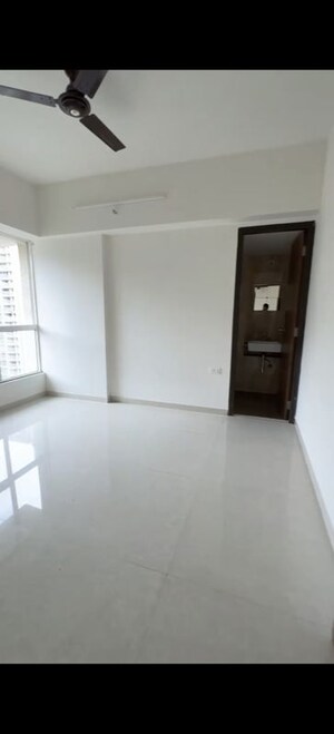 Room in 2 BHK Apartment at Lodha Amara, Kolshet Road – for Sale