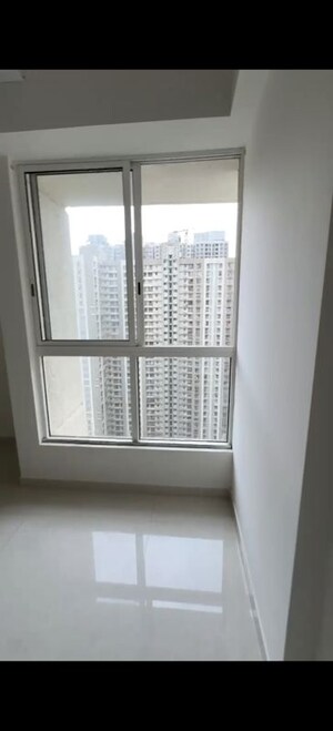 Room in 2 BHK Apartment at Lodha Amara, Kolshet Road – for Sale