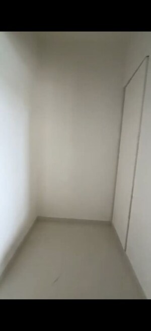 Room in 2 BHK Apartment at Lodha Amara, Kolshet Road – for Sale