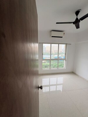 Room in 2 BHK Apartment at Lodha Amara, Kolshet Road – for Sale