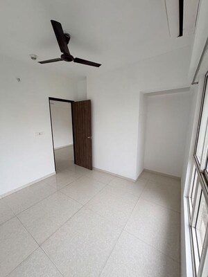 Room in 2 BHK Apartment at Lodha Amara, Kolshet Road – for Sale