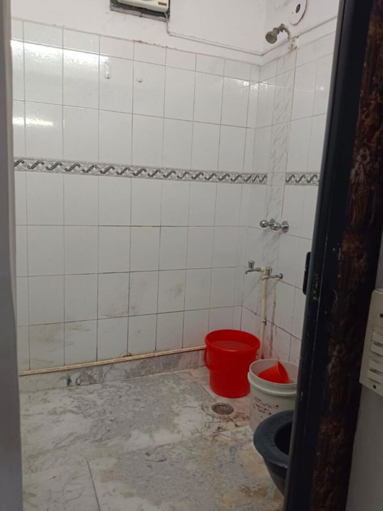 Bathroom, lajpat nagar 4 1 Bedroom 567 Sq.Ft. Builder Floor In Lajpat Nagar 4 Delhi 10599460