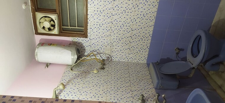 Bathroom, khirki extension 2 Bedroom 750 Sq.Ft. Builder Floor In Khirki Extension Delhi 10599491