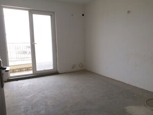 Room in 3.5 BHK Apartment at BPTP Discovery Park, Sector 80 – for Sale