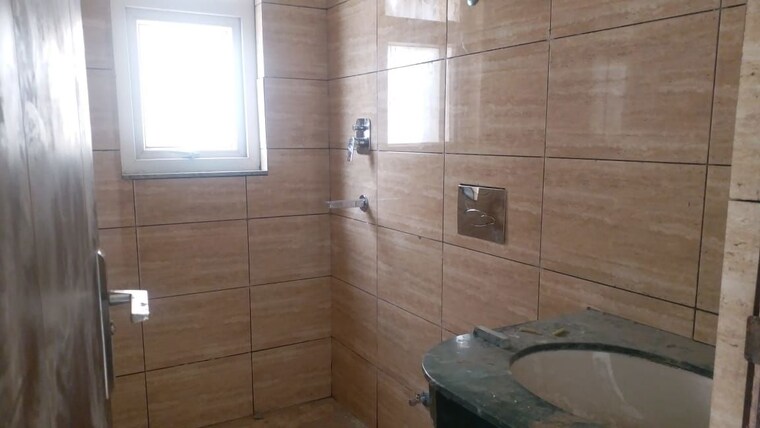 Bathroom, bptp-discovery-park 3.5 Bedroom 1848 Sq.Ft. Apartment In Sector 80 Faridabad 10599475