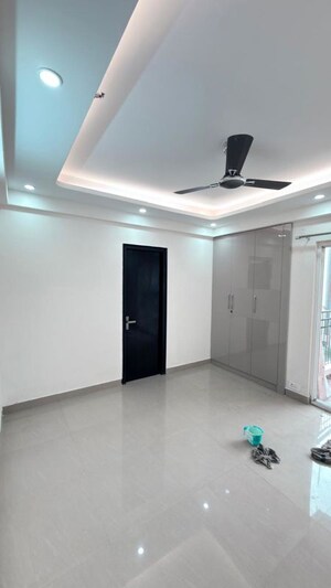 Room in 2.5 BHK Apartment at Trident Embassy Reso, Sector 1 Greater Noida – for Sale