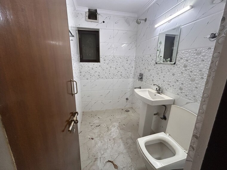 Bathroom, sector 4 dwarka 4 Bedroom 2200 Sq.Ft. Apartment In Sector 4 Dwarka Delhi 10599599