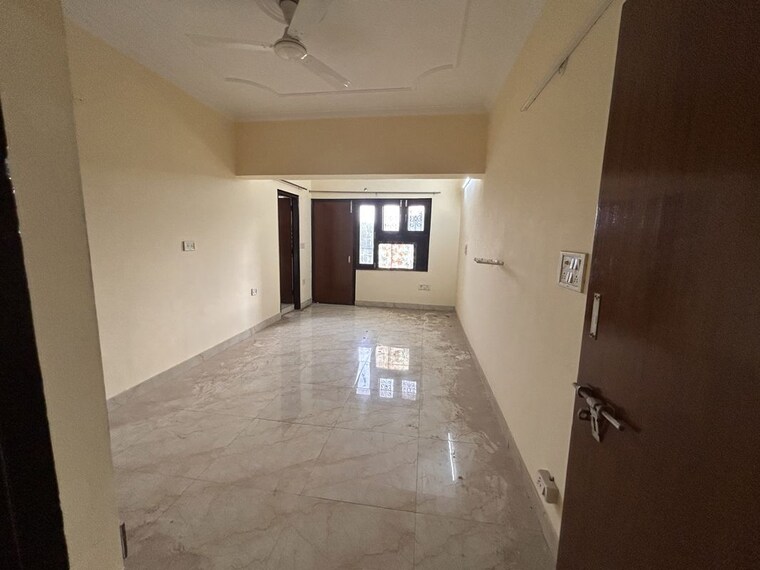 Room, sector 4 dwarka 4 Bedroom 2200 Sq.Ft. Apartment In Sector 4 Dwarka Delhi 10599599