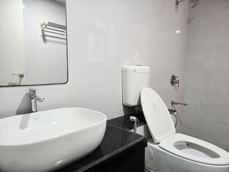 Bathroom, godrej-green-glades 3 Bedroom 2072 Sq.Ft. Apartment In Jagatpur Ahmedabad 10599601