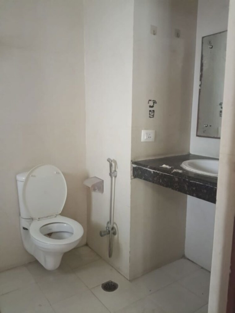 Bathroom, bhawna-apartment 4 Bedroom 3200 Sq.Ft. Apartment In Sector 43 Gurgaon 10599628