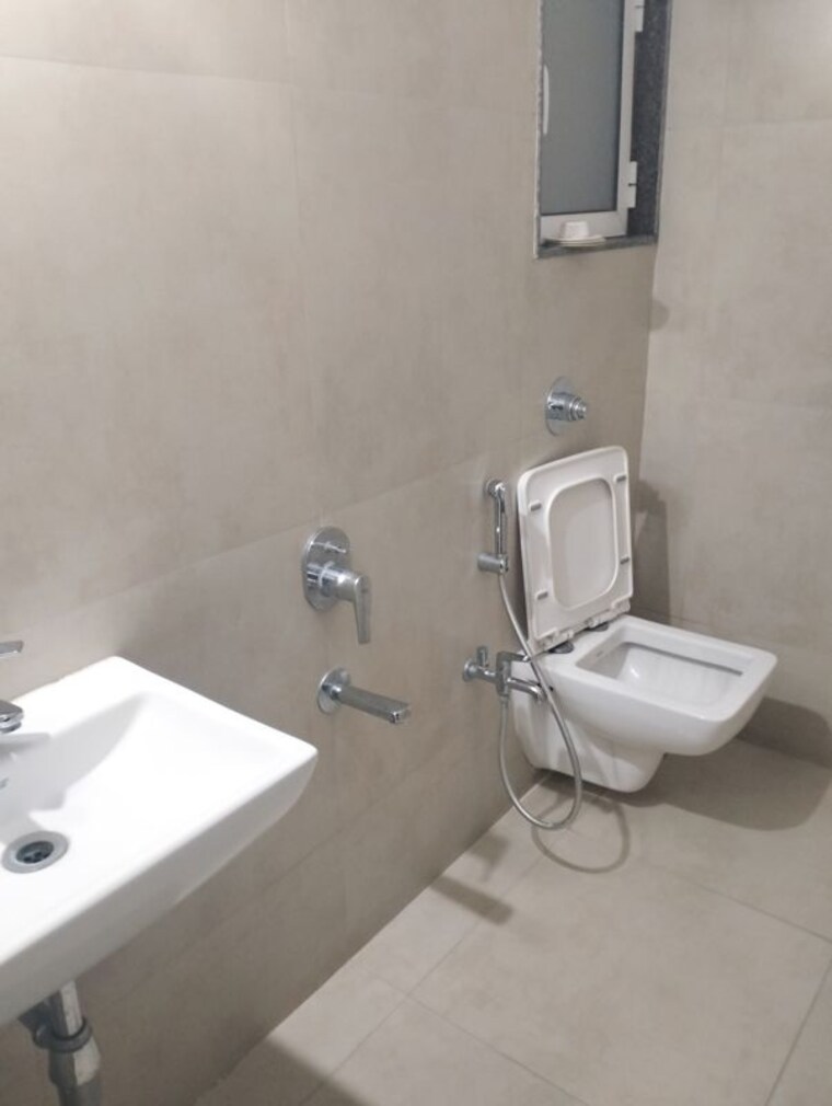Bathroom, puranik-rumah-bali 2 Bedroom 820 Sq.Ft. Apartment In Ghodbunder Road Thane 10599622