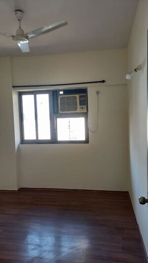 Room in 2.5 BHK Apartment at Lodha Splendora, Ghodbunder Road – for Sale