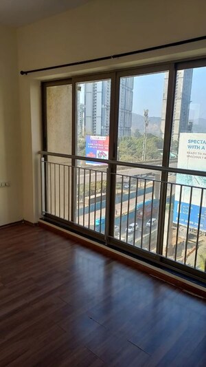 Room in 2.5 BHK Apartment at Lodha Splendora, Ghodbunder Road – for Sale