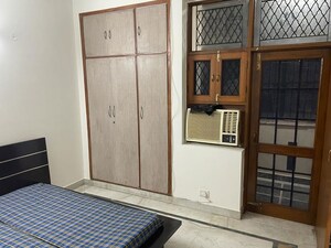Room in 3 BHK Builder Floor at Sector 52 – for Rent