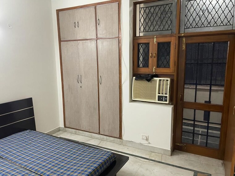 Room, sector 52 3 Bedroom 1800 Sq.Ft. Builder Floor In Sector 52 Gurgaon 10599666