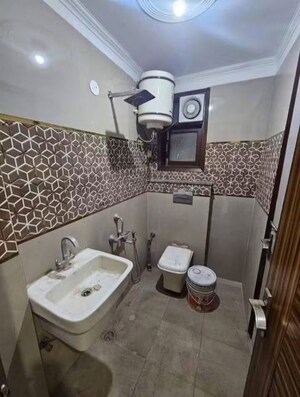 Team Area in 2 BHK Apartment at Chattarpur – for Rent