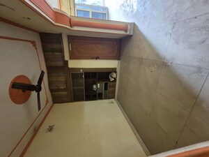 Room in 3.5 BHK Apartment at Mayur Vihar – for Rent