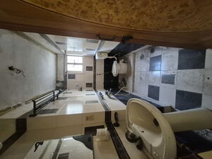 Attached Bathroom in 3.5 BHK Apartment at Mayur Vihar – for Rent