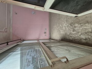 Furnished Amenities in 3.5 BHK Apartment at Mayur Vihar – for Rent