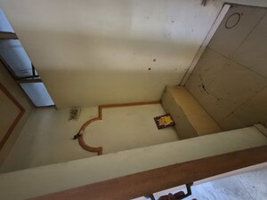 Furnished Amenities in 3.5 BHK Apartment at Mayur Vihar – for Rent