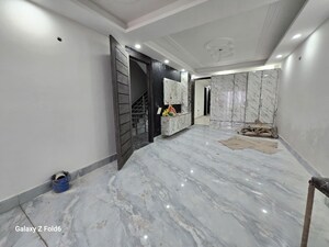 Room in 2 BHK Apartment at Chattarpur – for Rent