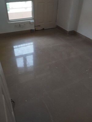 Room in 2.5 BHK Apartment at Supertech Cape Town, Sector 74 – for Rent