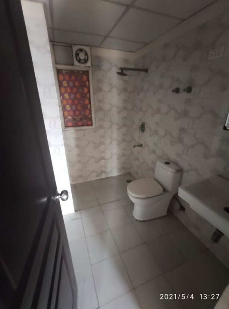 Bathroom, supertech-cape-town 2.5 Bedroom 1150 Sq.Ft. Apartment In Sector 74 Noida 10599769