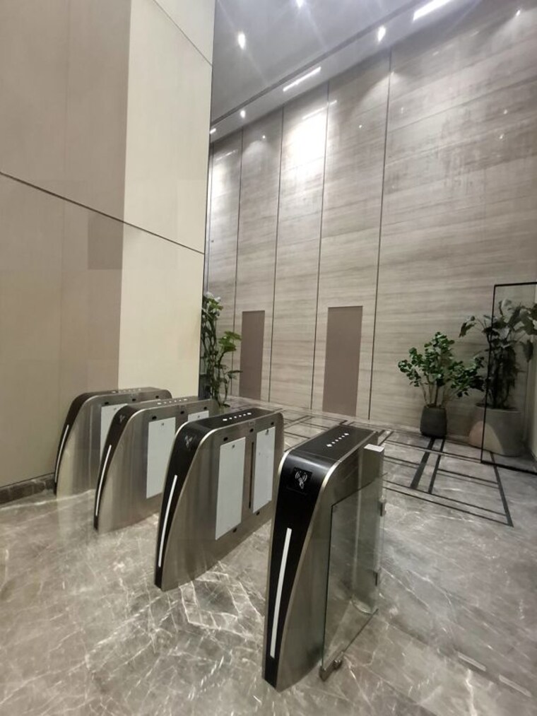 Balcony, netaji subhash place Commercial Office Space 765 Sq.Ft. In Netaji Subhash Place Delhi 10599774