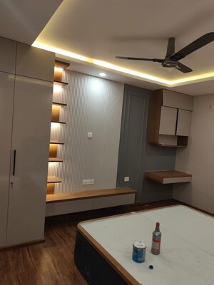Room in 3.5 BHK Apartment at Arjunganj – for Rent