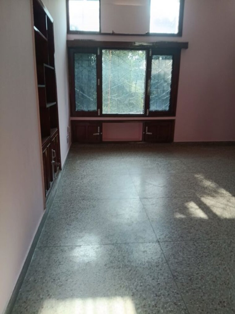 Room, sector 43 3 Bedroom 2600 Sq.Ft. Builder Floor In Sector 43 Chandigarh 10599788