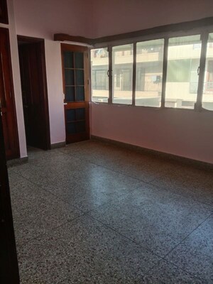 Room in 3 BHK Builder Floor at Sector 43 – for Rent