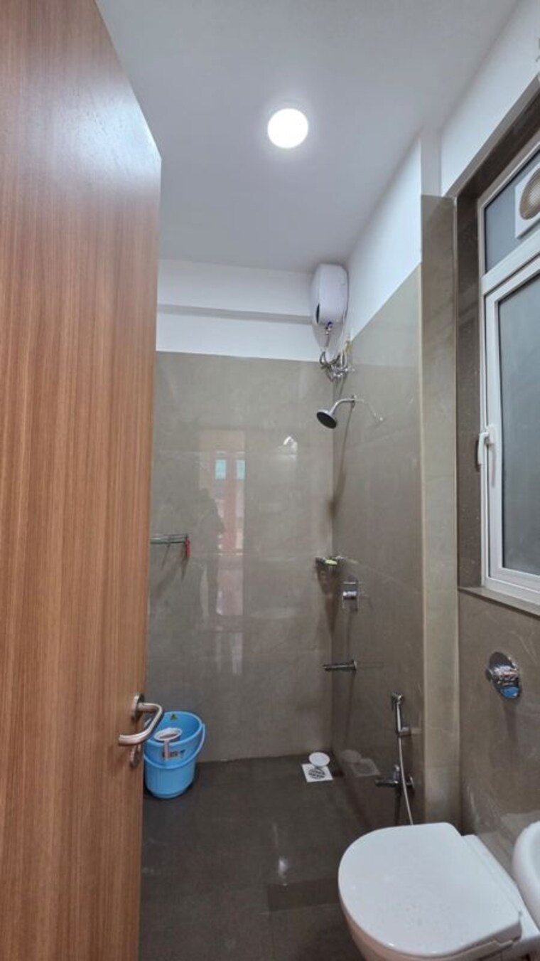 Bathroom, adarsh-nagar-chs-worli 2 Bedroom 705 Sq.Ft. Apartment In Worli Mumbai 10599798