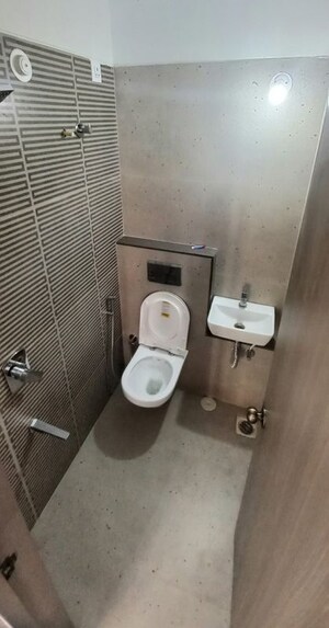 Bathroom in 1 BHK Apartment at Pant Nagar – for Rent
