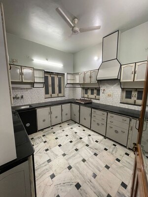 Kitchen in 2.5 BHK Builder Floor at Pal – for Rent